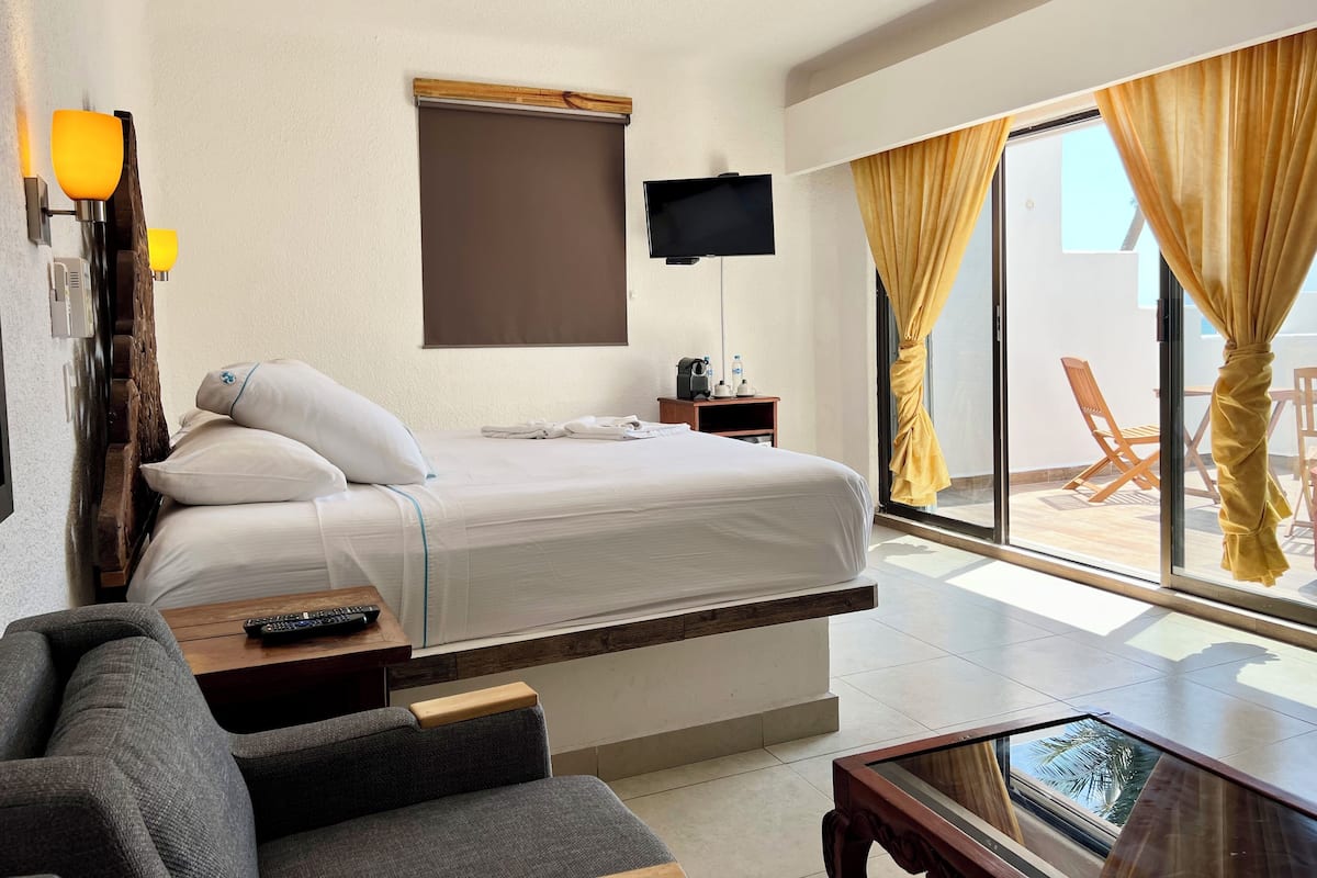 Honeymoon Room with Jacuzzi and Terrace