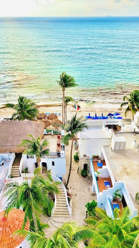 Pelicano Inn Playa del Carmen - Beachfront Hotel
