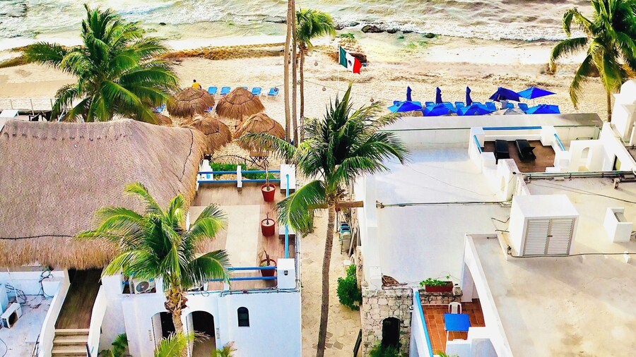 Pelicano Inn Playa del Carmen - Beachfront Hotel