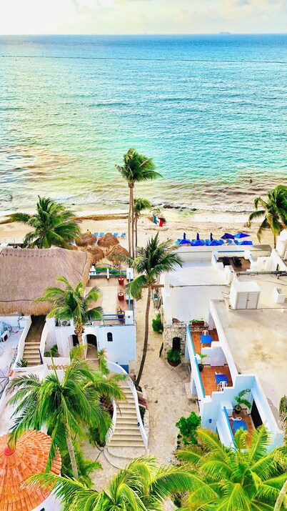Pelicano Inn Playa del Carmen - Beachfront Hotel