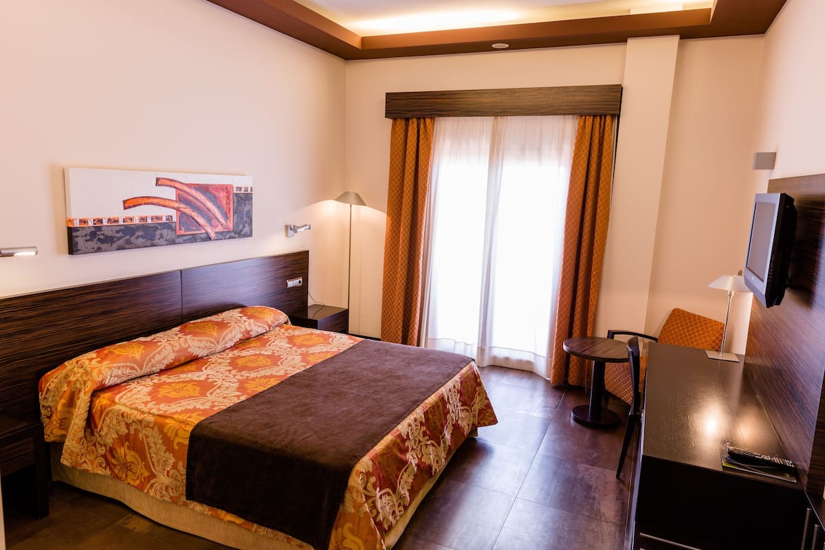 1 chambre, minibar, coffres-forts dans les chambres, bureau