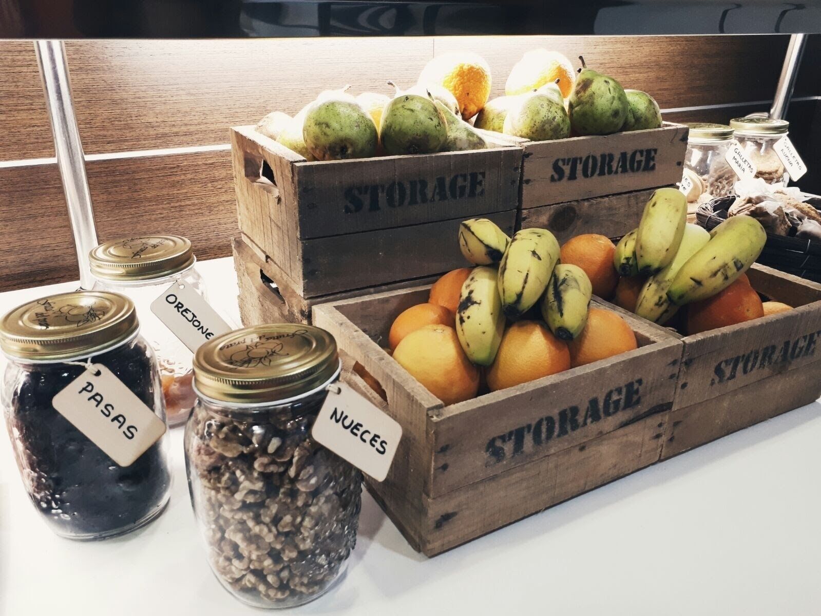 daily continental breakfast (eur 6 per person)