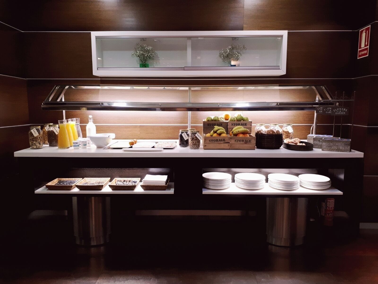 daily continental breakfast (eur 6 per person)