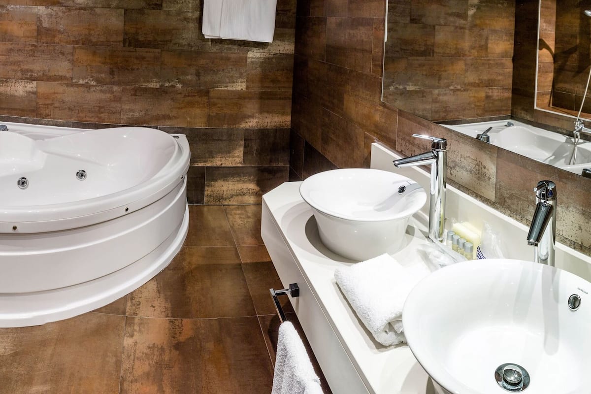 junior suite | bathroom | hair dryer, towels