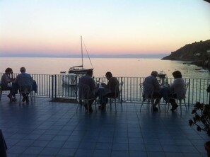 Outdoor dining - Rocce Azzurre (Lipari)