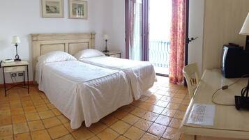 Quarto casal | Frigobar, cofres nos quartos, escrivaninha, Wi-Fi de cortesia