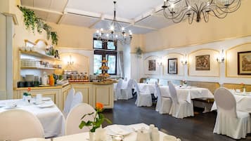 Daily buffet breakfast (EUR 19.9 per person)