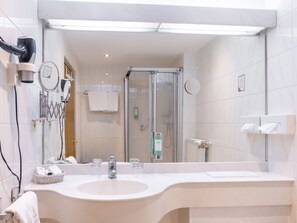 Superior Double Room | Bathroom