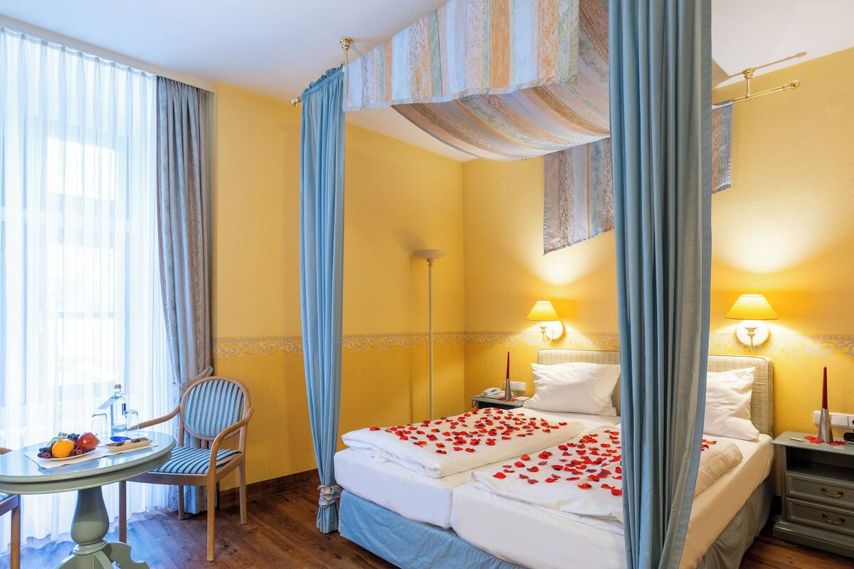 standard double room | 1 bedroom, minibar, in-room safe, desk