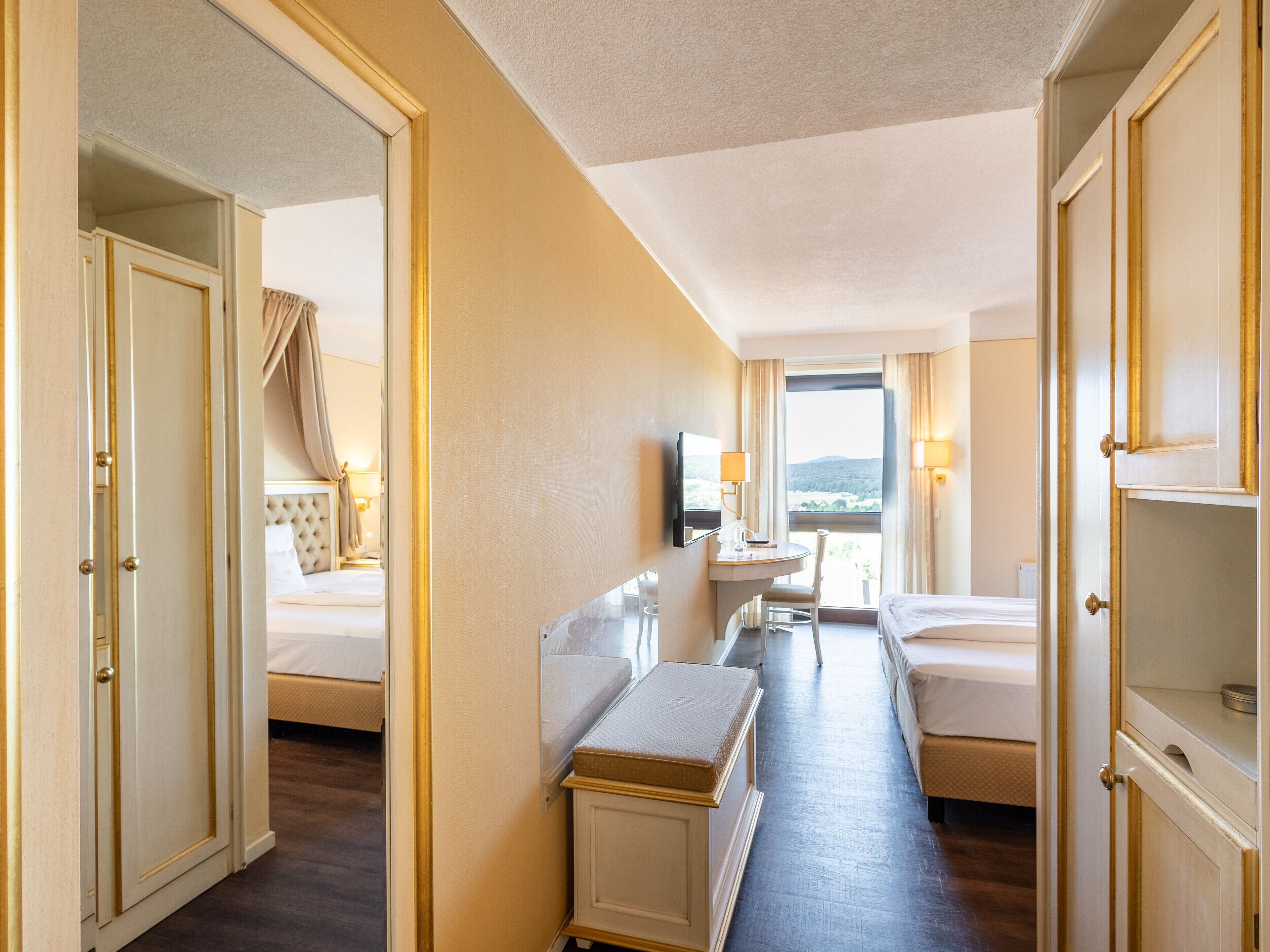 business single room | 1 bedroom, minibar, in-room safe, desk