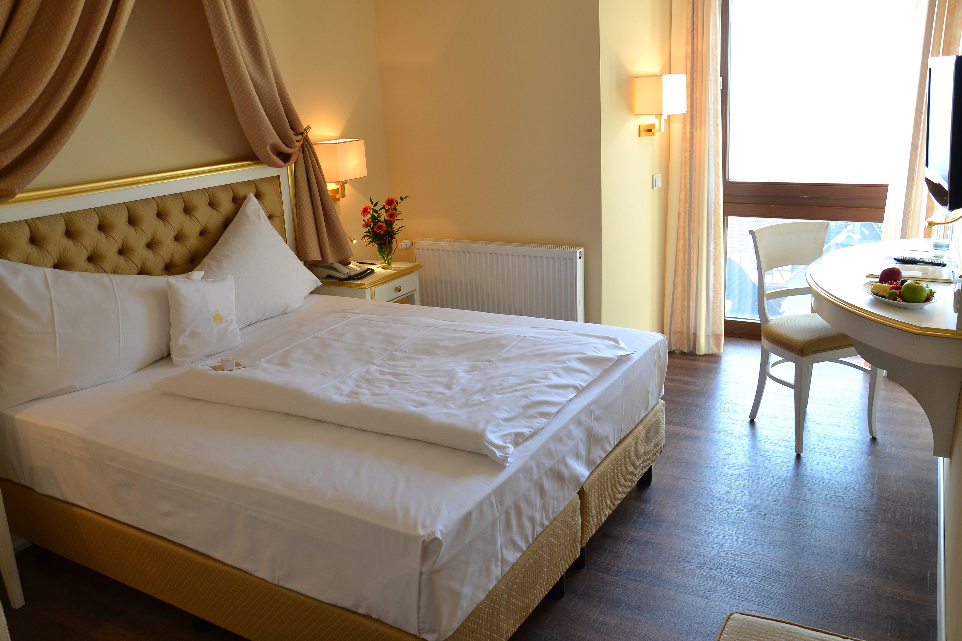 business single room | 1 bedroom, minibar, in-room safe, desk