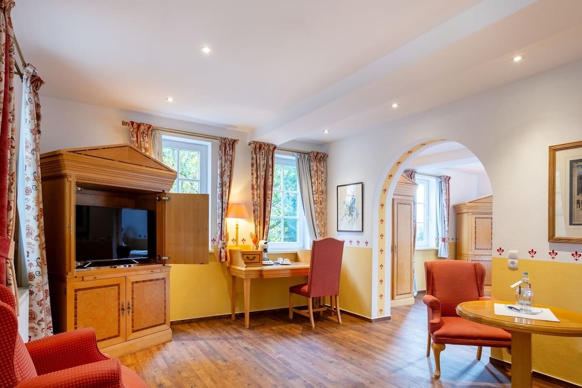 suite | 1 bedroom, minibar, in-room safe, desk