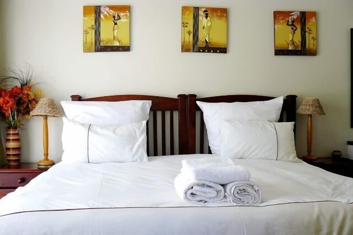 ROOM 4 Luxury | Sengetøy av topp kvalitet, safe på rommet og strykejern/-brett