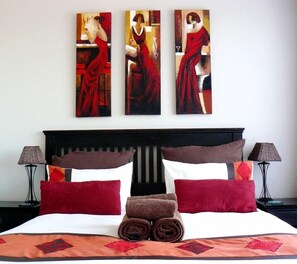 ROOM 2 Luxury | Ropa de cama de alta calidad y caja de seguridad en la habitación