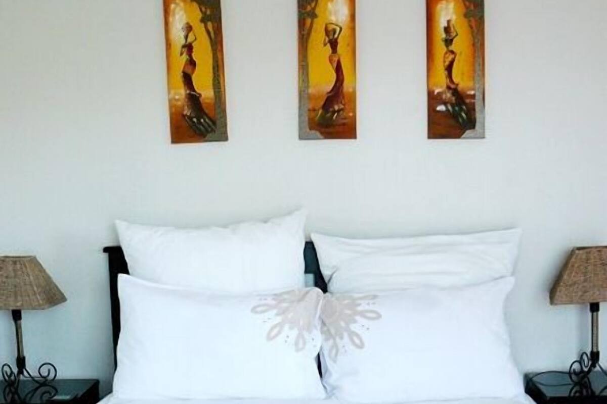 ROOM 7 Luxury | Sengetøy av topp kvalitet, safe på rommet og strykejern/-brett