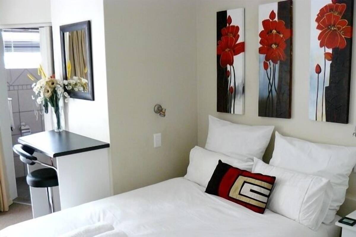 ROOM 3 Luxury Standard | Sengetøy av topp kvalitet, safe på rommet og strykejern/-brett