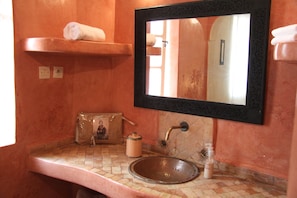 Bathroom sink