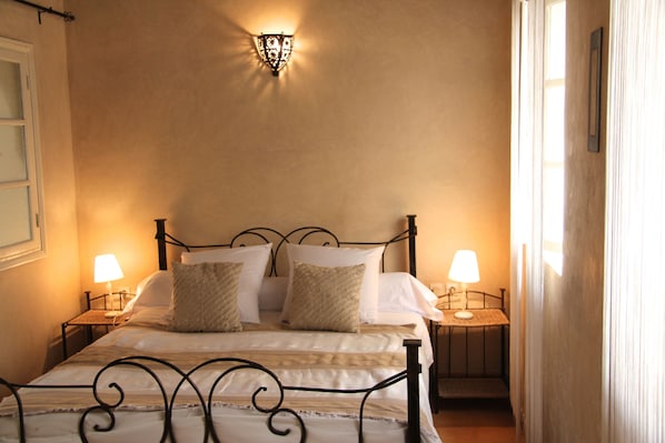 Premium bedding, iron/ironing board, cots/infant beds