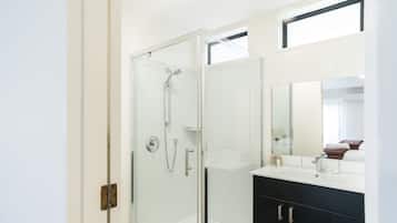Estudio de lujo (FIFA World Cup Live Available) | Baño | Ducha, secador de pelo, toallas y jabón