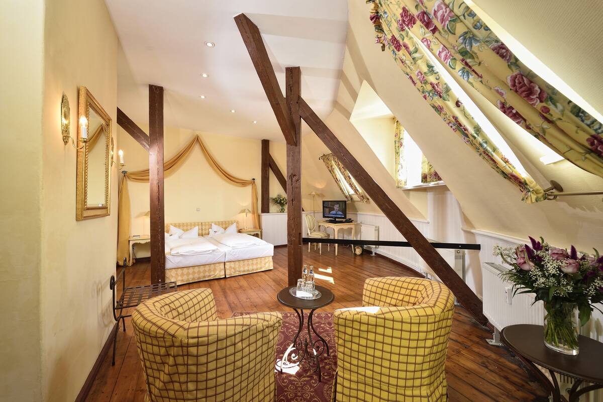 1 bedroom, hypo-allergenic bedding, in-room safe, individually decorated