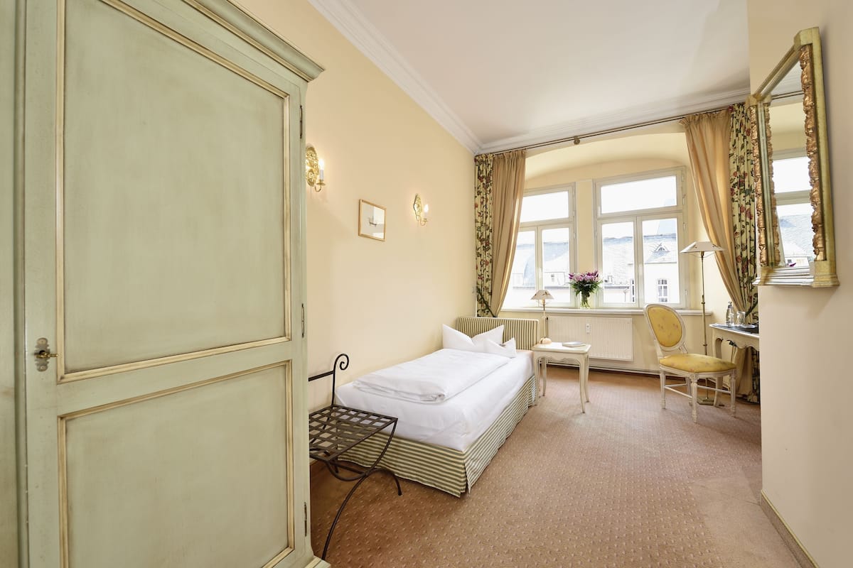 Eenpersoonskamer | 1 slaapkamer, hypoallergeen beddengoed, een kluis op de kamer