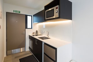 Suite monolocale Executive | 1 camera, ferro/asse da stiro, Wi-Fi gratuito, lenzuola