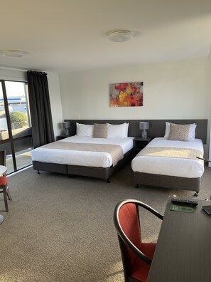 Deluxe Studio, Multiple Beds | 1 bedroom, iron/ironing board, free WiFi, bed sheets - Carnmore Hagley Park (Christchurch)