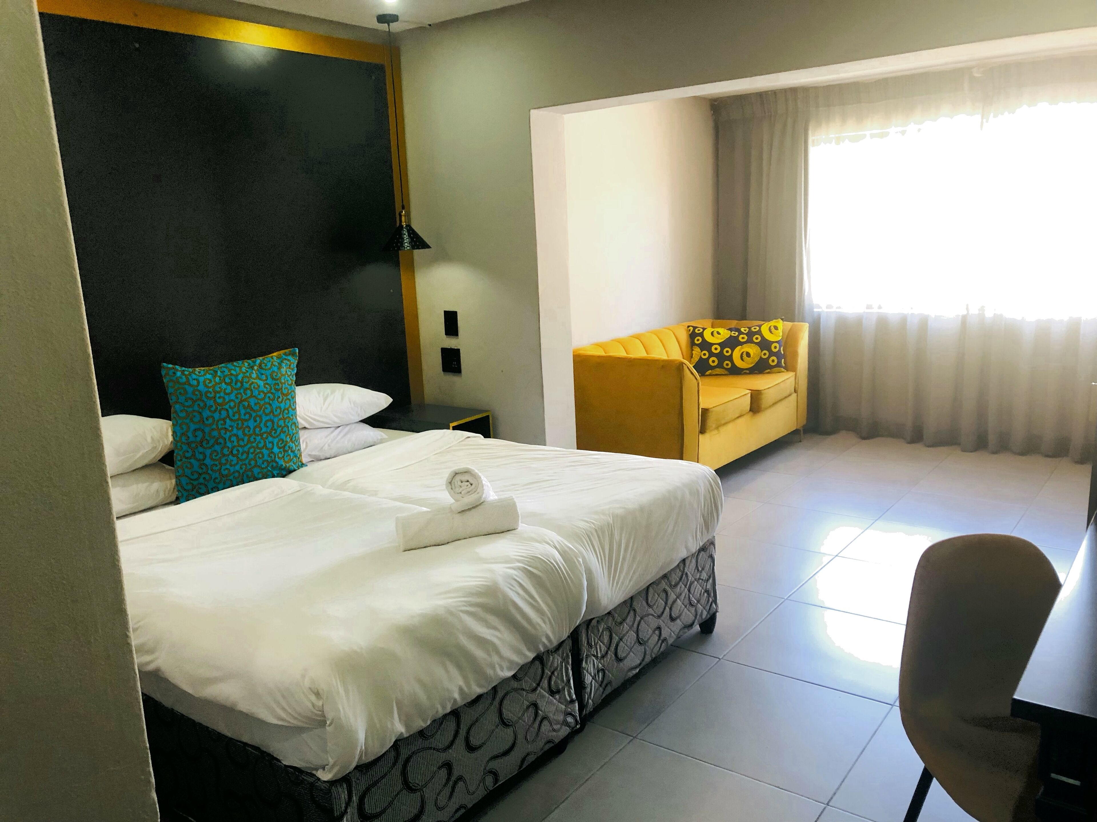 Standard Twin Room, 2 Single Beds | Minibar, individually decorated, individually furnished, bed sheets