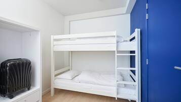 Blackout drapes, free WiFi, bed sheets