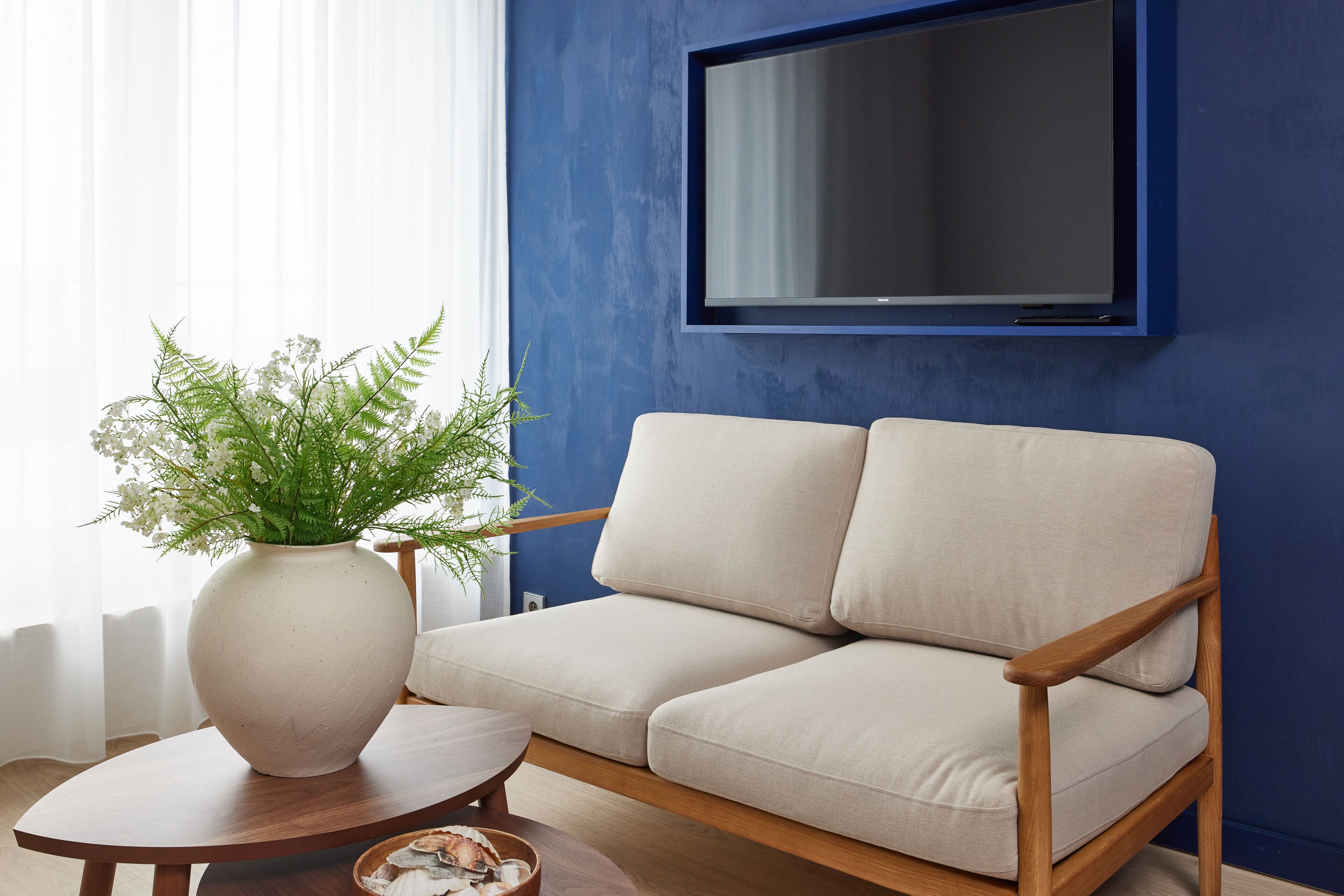 family room, 2 bedrooms | 1 bedroom, blackout curtains, free wifi, bed sheets