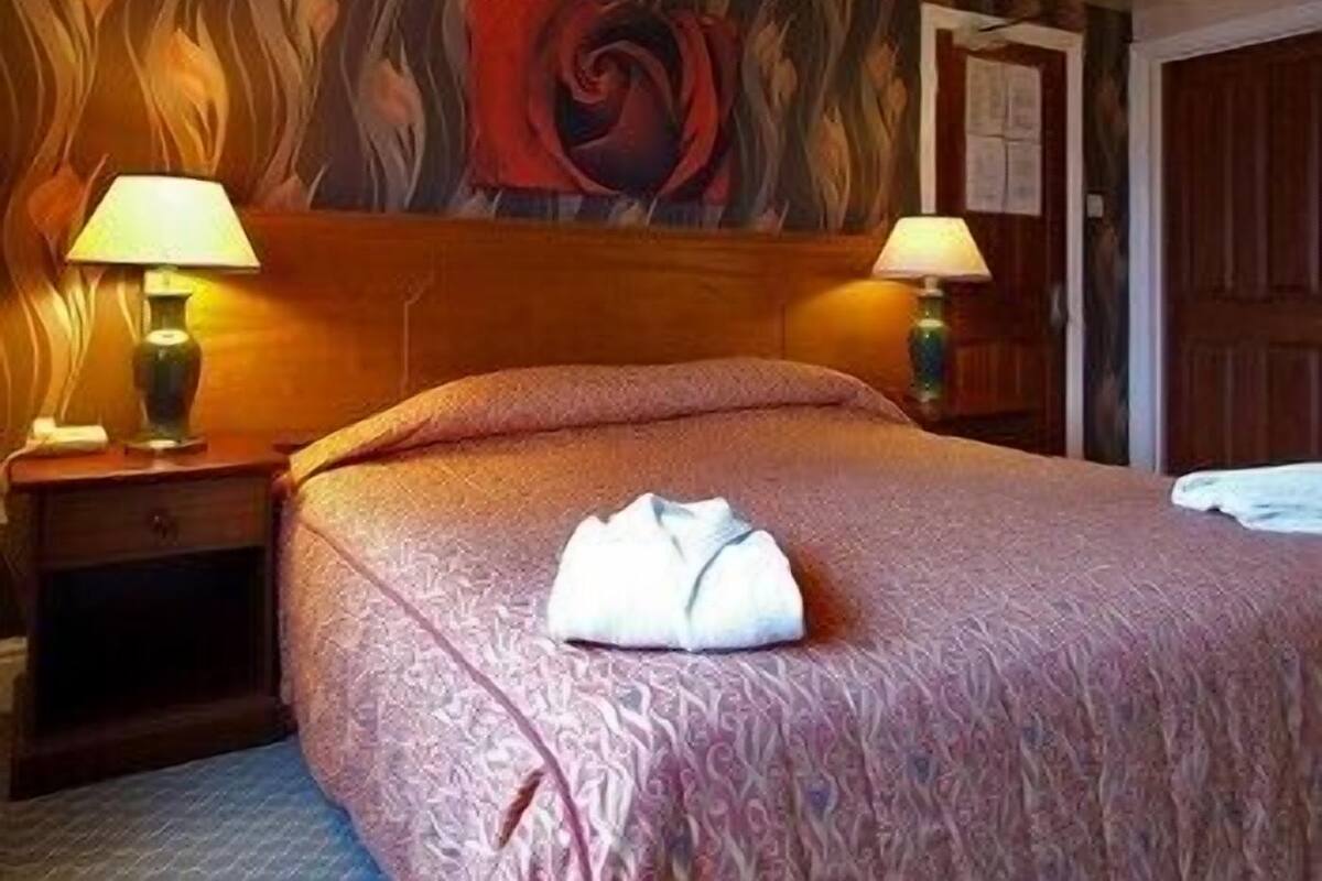 Premium bedding, pillow-top beds, iron/ironing board, cots/infant beds