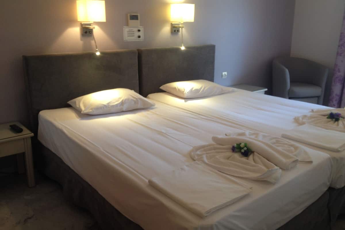 classic room | in-room safe, blackout curtains, soundproofing, free wifi