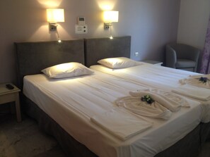 In-room safe, blackout curtains, soundproofing, free WiFi - Hotel Kyriaki (Chania)