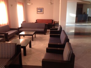 Lobby sitting area - Hotel Kyriaki (Chania)