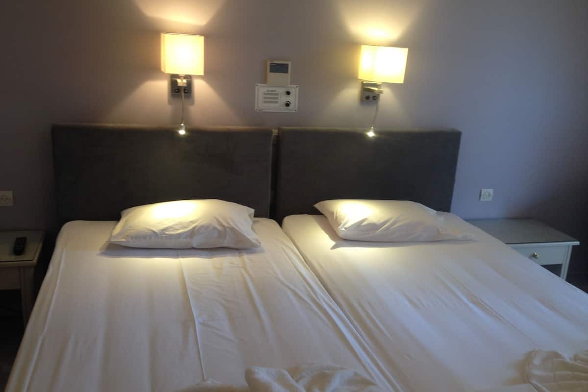 classic room | in-room safe, blackout curtains, soundproofing, free wifi