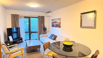 Family Apartment, 2 Bedrooms | Living area