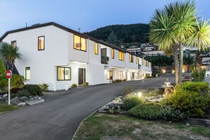 Front of property - Amity Serviced Apartments (Queenstown)