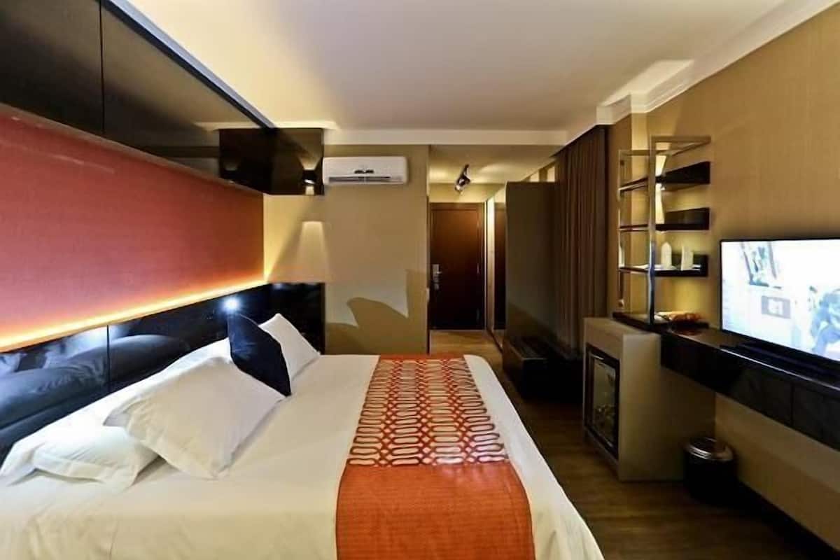 1 slaapkamer, een minibar, een kluis op de kamer, een bureau