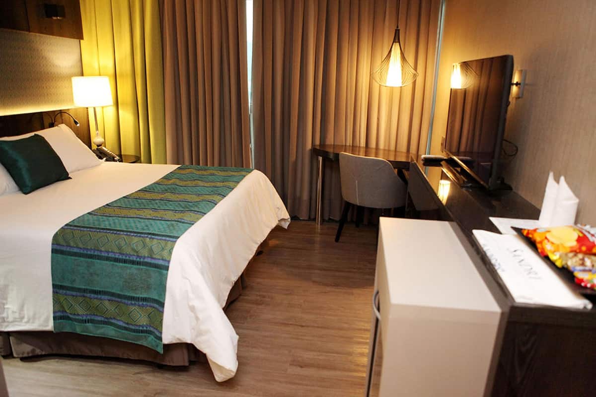 1 slaapkamer, een minibar, een kluis op de kamer, een bureau
