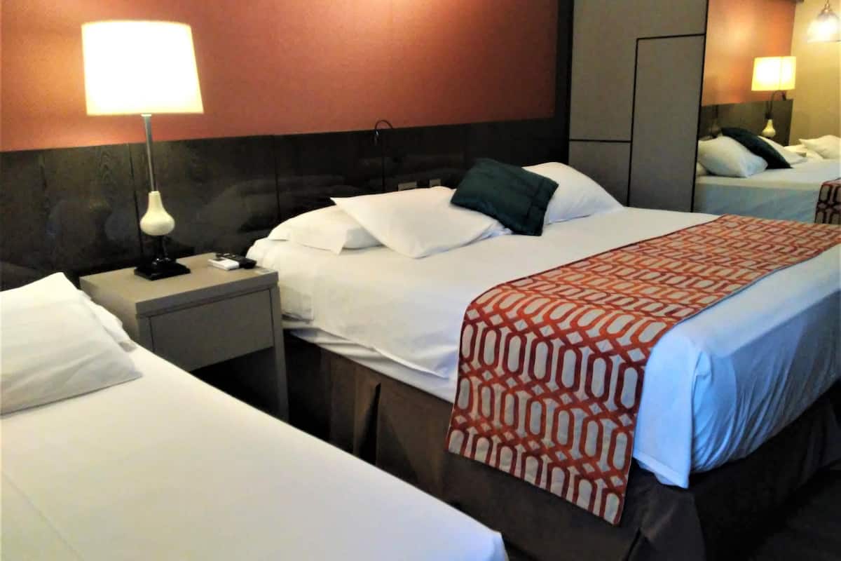 1 slaapkamer, een minibar, een kluis op de kamer, een bureau
