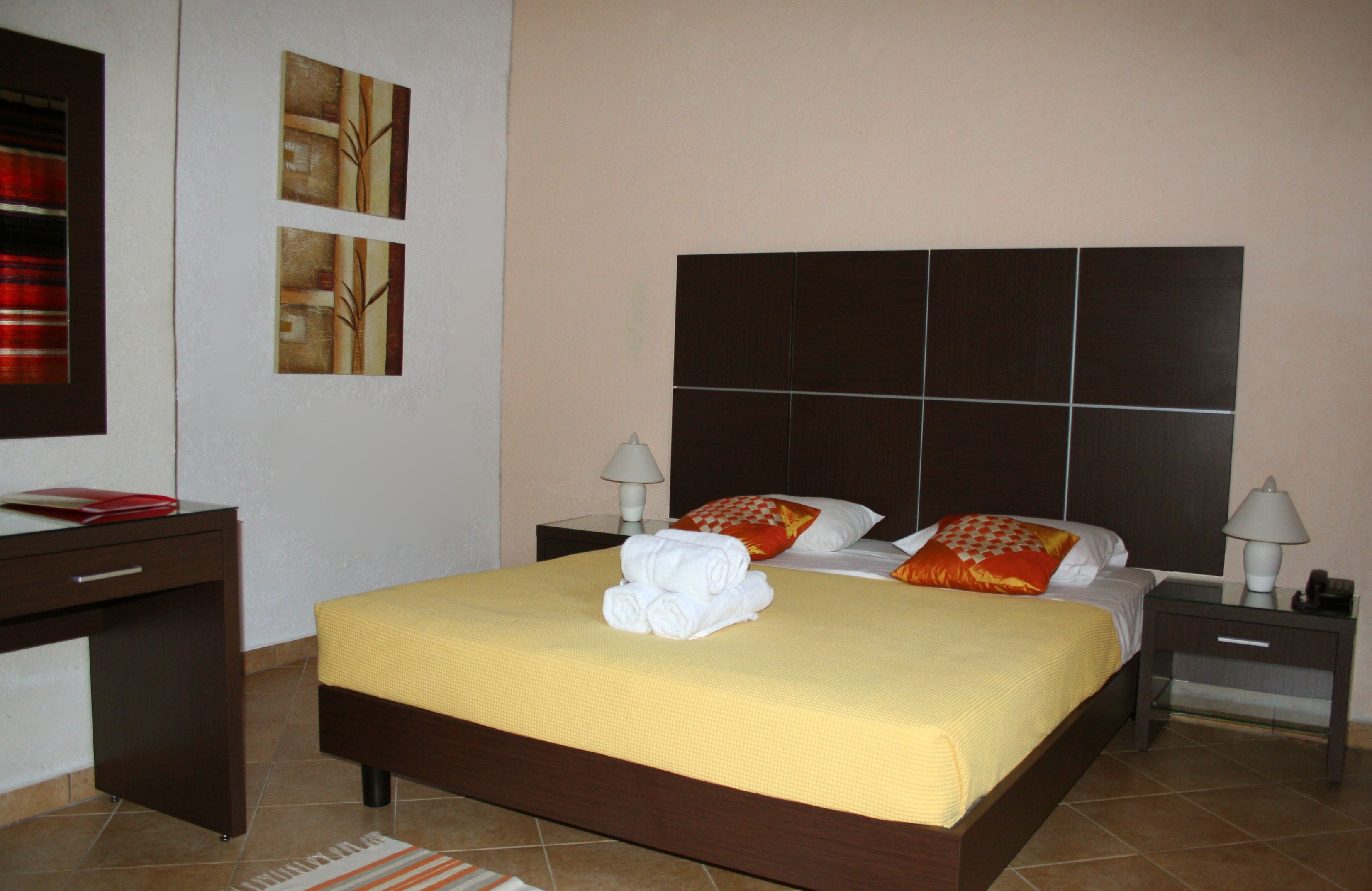 Familienzimmer | Pillowtop-Betten, Schreibtisch, Zustellbetten