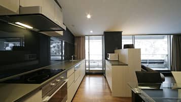 3 Bedroom Deluxe Apartment (2 King or Twin and 1 Queen Bed) | Private kitchen | Fridge, microwave, electric kettle, cookware/dishes/utensils