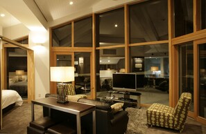 Estudio (1 King or Twin and Queen Wall Bed ) | Vista desde la habitación