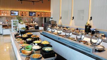 Desayuno buffet diario (MYR 65 por persona)