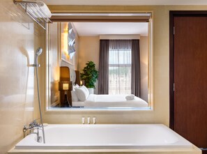 Deluxe Suite, 1 King Bed (Eastin) | Bathroom - Eastin Hotel Penang (George Town)