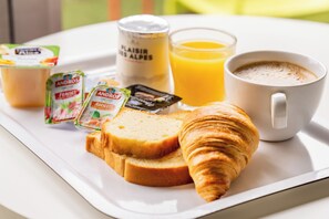 Daily buffet breakfast (EUR 7.20 per person)
