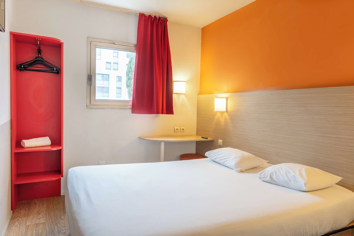 Standaard kamer, 1 tweepersoonsbed | Een bureau, een laptopwerkplek, gratis wifi, beddengoed