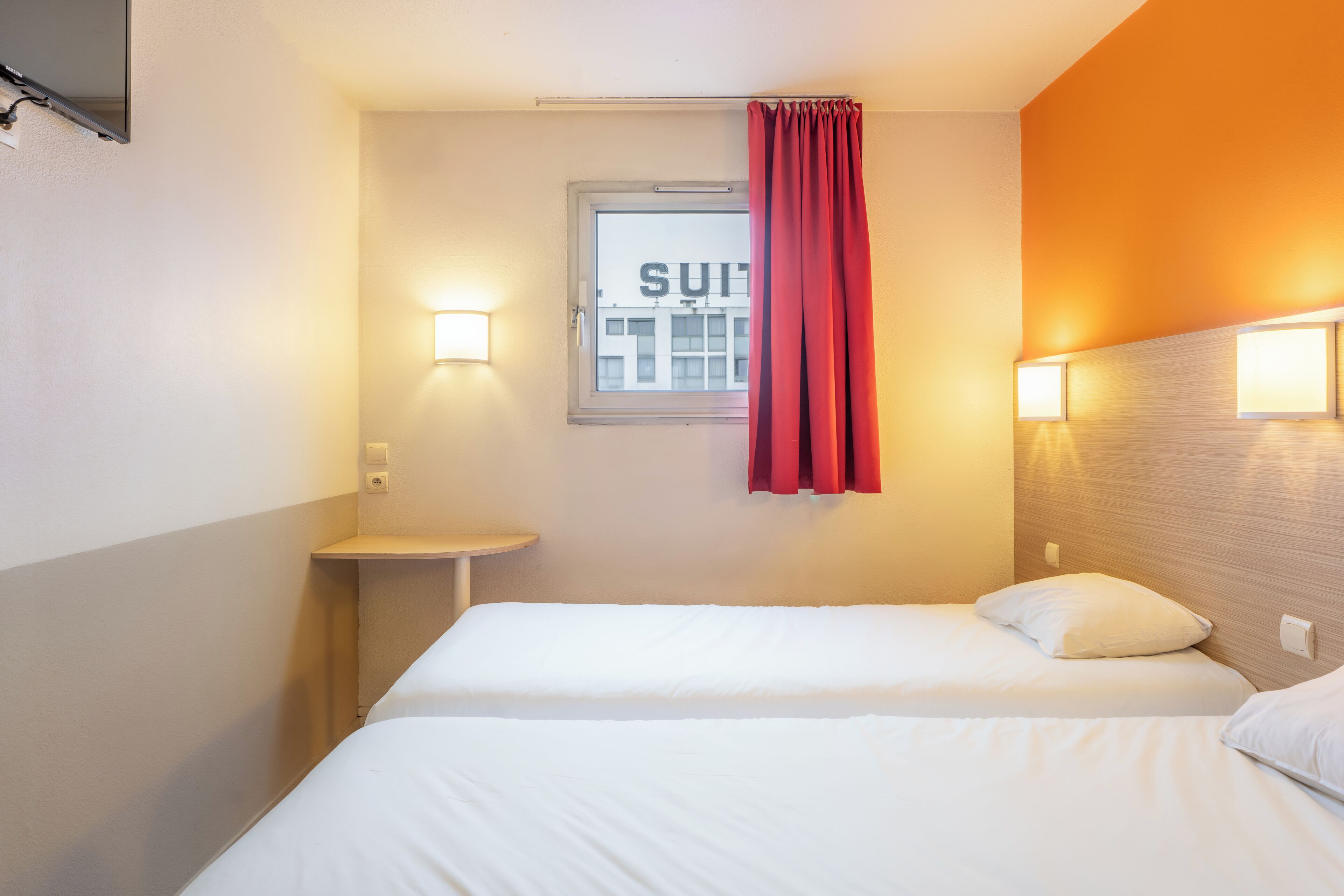 Foto - Premiere Classe Bordeaux Nord - Lac