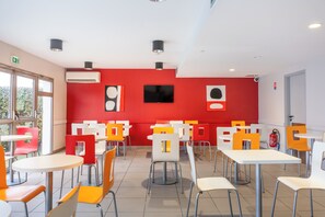 Daily buffet breakfast (EUR 7.20 per person)