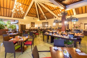 Daily buffet breakfast for a fee - Risata Bali Resort and Spa (Kuta)